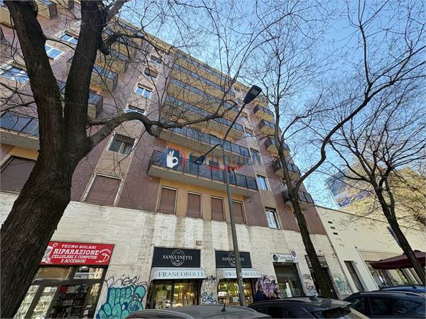 NEGOZIO Milano (P.ta Genova/ Romolo/ Solari) - VIA SOLARI 